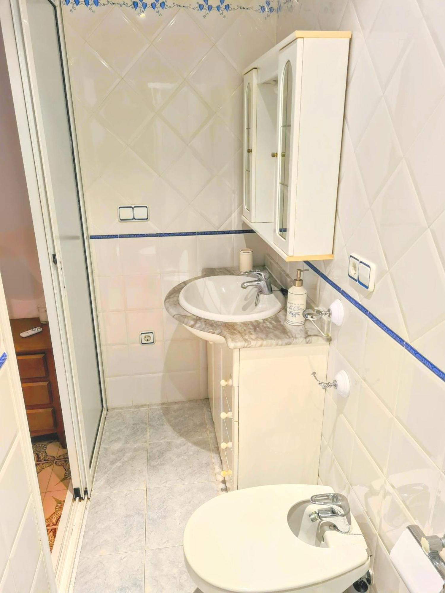 Aparthotel La Traviata - Buñol Pokoj fotografie